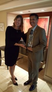 保罗获得了帕特里夏·卡瓦洛（Patricia Carvallo）的Alpha Wire奖