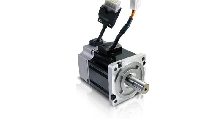 Should servomotor cables be shielded, and if so, why?